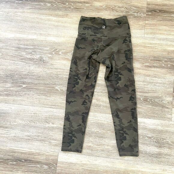 Strut This camo high rise crop Leggings - Picture 3 of 9